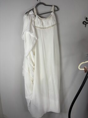 Elegant Allure Bridals Ivory Beaded Wedding Dress with Rhinestone Detail. Size 8